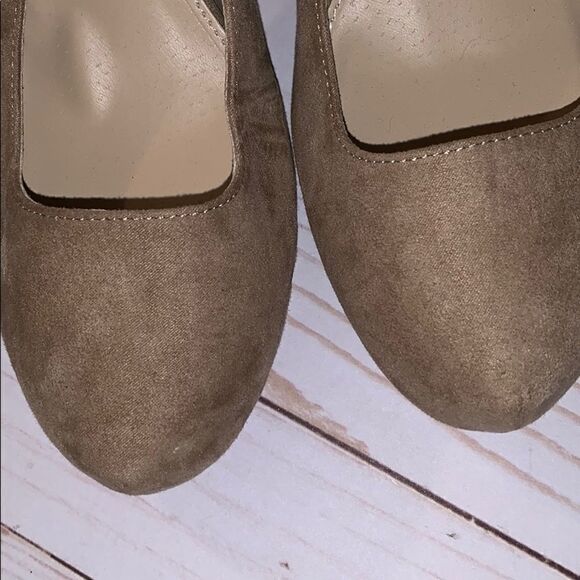 Just Fabulous 8 1/2 Taupe heels - Picture 4 of 4